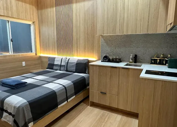 Deluxe Queen Studio